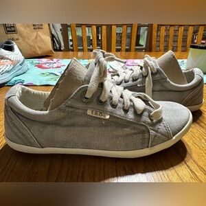 TAOS WOMEN’S 8 WIDE CANVAS SNEAKERS.  Gray. Seldom worn. Shipping from 55371.